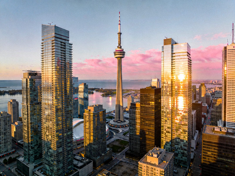 加拿大多伦多CN塔与现代城市景观